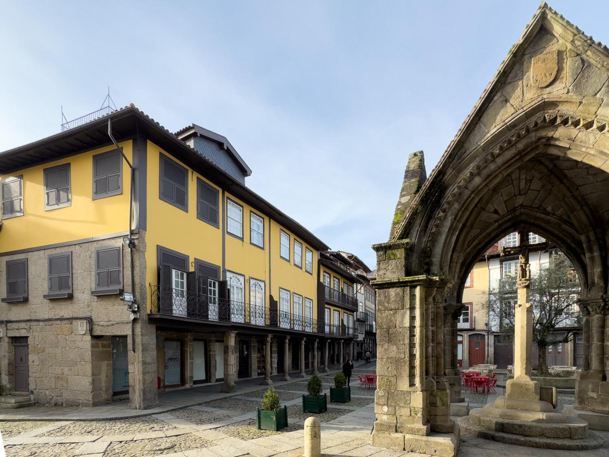 Aparthotel Largo Da Oliveira Guimaraes Ngoại thất bức ảnh